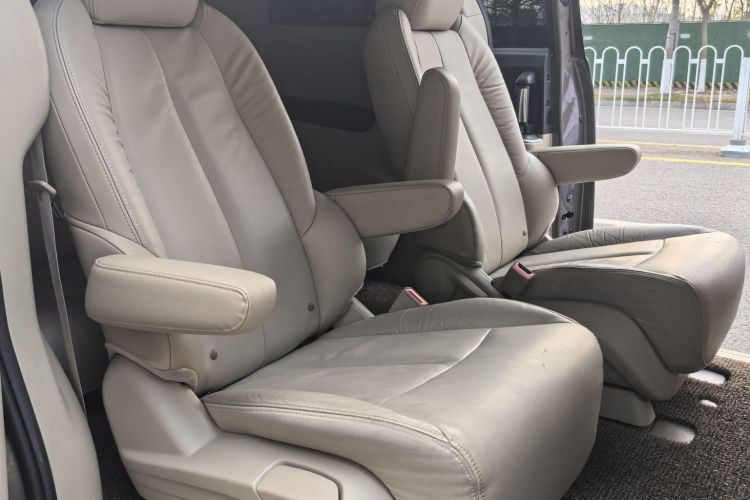 别克GL8 2017款 25S 尊贵型 国V中控内饰7006