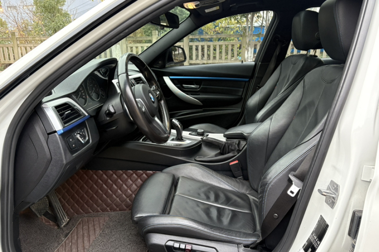 宝马3系 2018款 320i M运动套装中控内饰7002