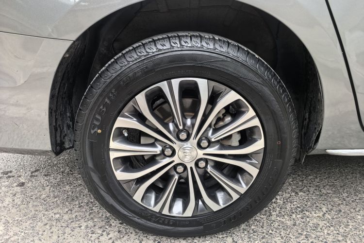 别克GL8 2023款 陆上公务舱 652T 豪华型车身外观6009