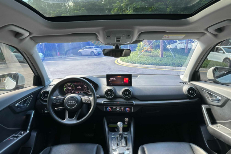 奥迪Q2L e-tron 2019款 Q2L e-tron 纯电智享型中控内饰7003