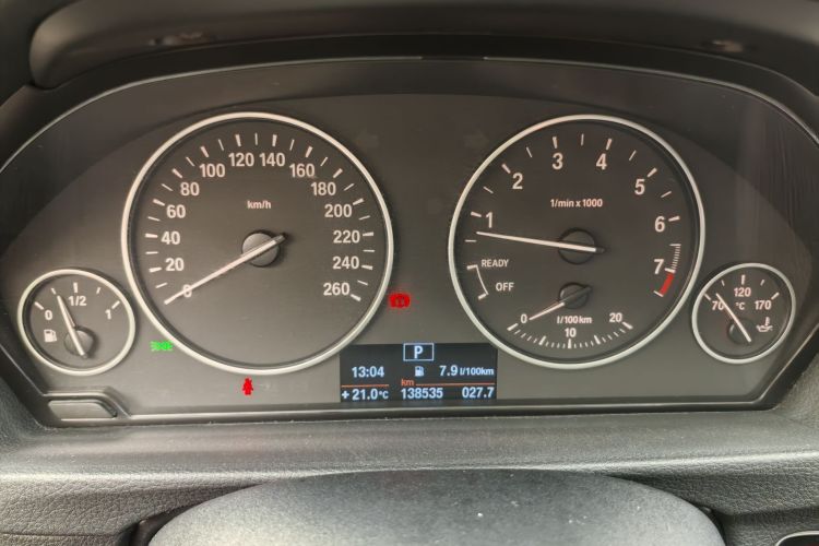 宝马3系 2014款 320i 时尚型中控内饰15