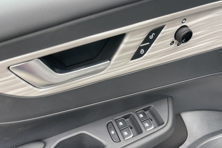 红旗E-QM5 2024款 500km 出行版中控内饰7009