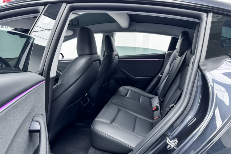 特斯拉 Model 3 2023款 后轮驱动版中控内饰7002