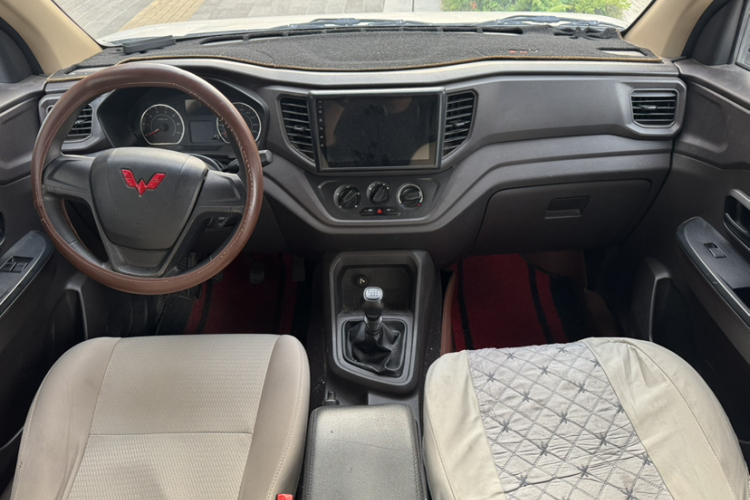 五菱汽车 五菱宏光V 2022款 1.5L劲取版电动助力LAR中控内饰7006