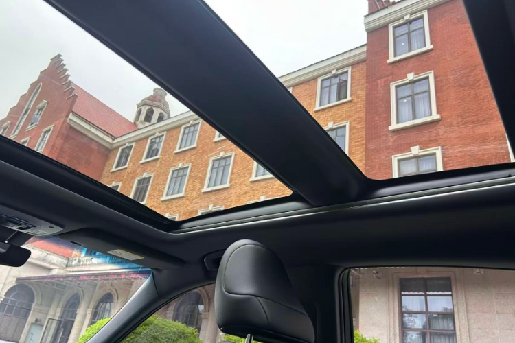 丰田 亚洲龙 2023款 2.5L Touring尊贵版中控内饰7008