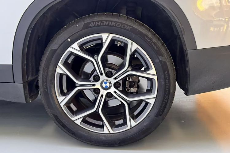 宝马X1 2022款 sDrive25Li 领先型车身外观6005