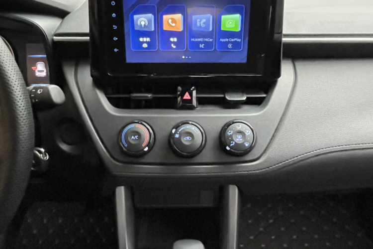 丰田 卡罗拉锐放 2022款 2.0L 先锋版中控内饰7001