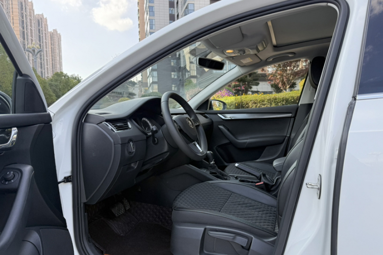 斯柯达 明锐 2019款 旅行车 TSI280 DSG豪华版 国VI车身外观6005