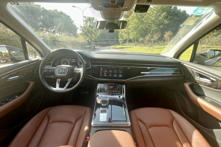 奥迪Q7 2020款 55 TFSI quattro S line运动型中控内饰7008