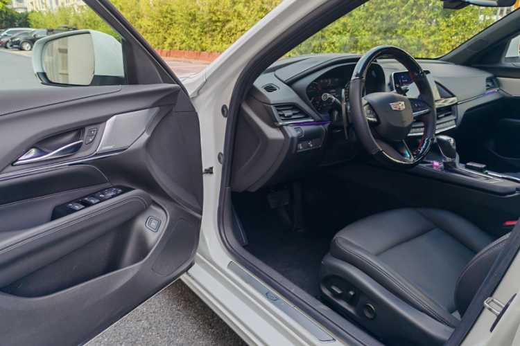 凯迪拉克CT4 2022款 28T 豪华型中控内饰7011