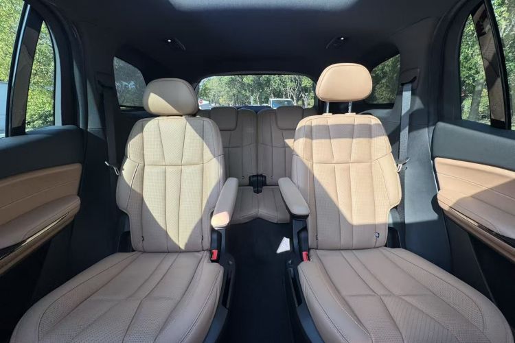 蔚来ES8 2020款 580KM 六座版中控内饰7012