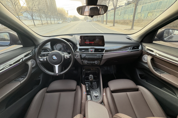 宝马X1 2021款 xDrive25Li 尊享型中控内饰7004