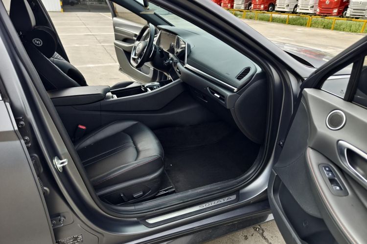 现代 索纳塔 2022款 270TGDi DCT 20周年纪念款中控内饰7008