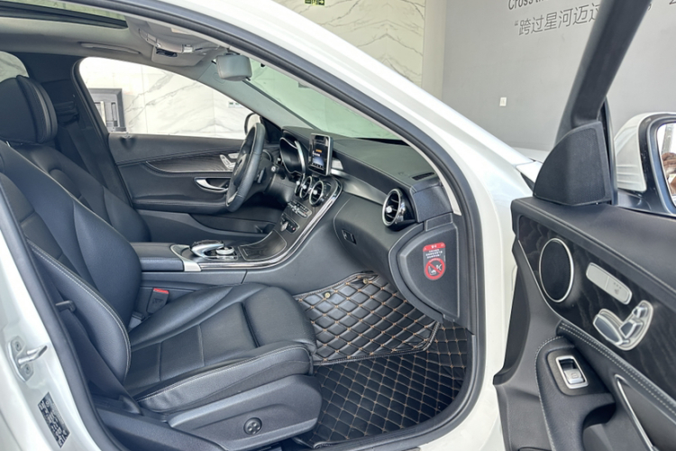 奔驰C级 2016款 C 200 L 运动型中控内饰7008