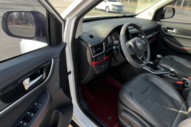 东风风行 风行SX6 2019款 1.6L 手动舒适型 国VI中控内饰7005