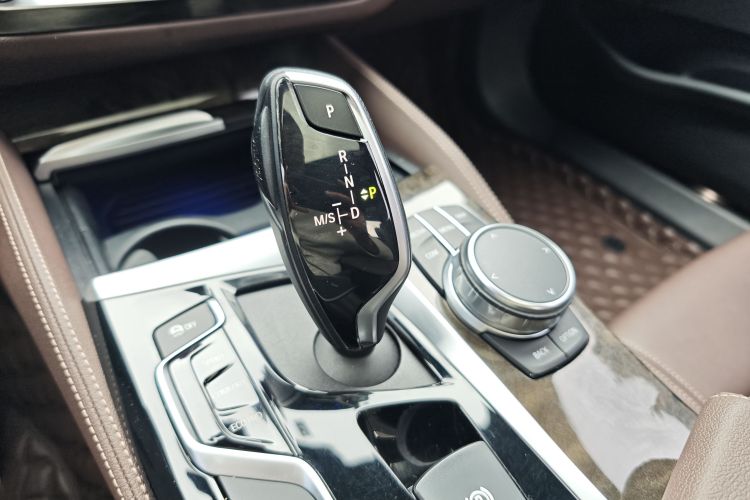 宝马5系 2019款 525Li M运动套装中控内饰7013