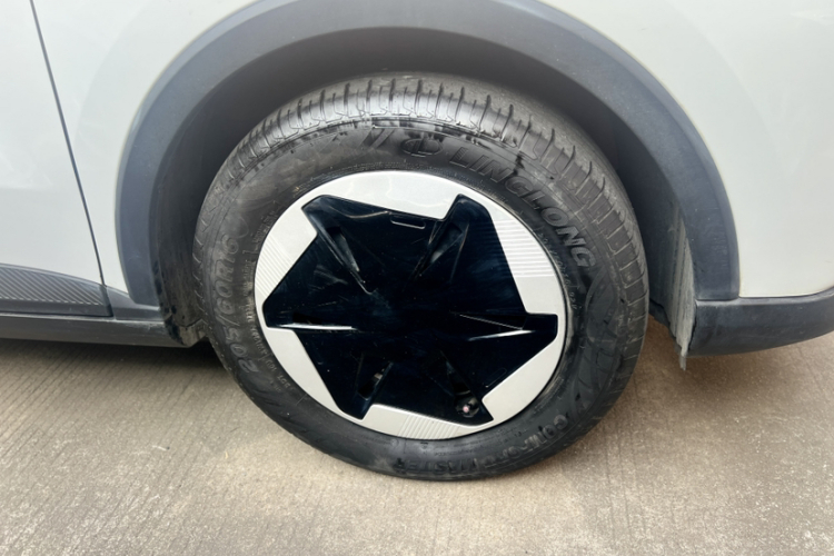 吉利几何E萤火虫 2024款 301km 星光车身外观6005