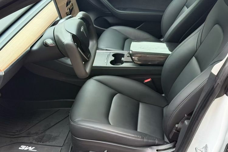 特斯拉 Model 3 2022款 Performance高性能全轮驱动版中控内饰7004