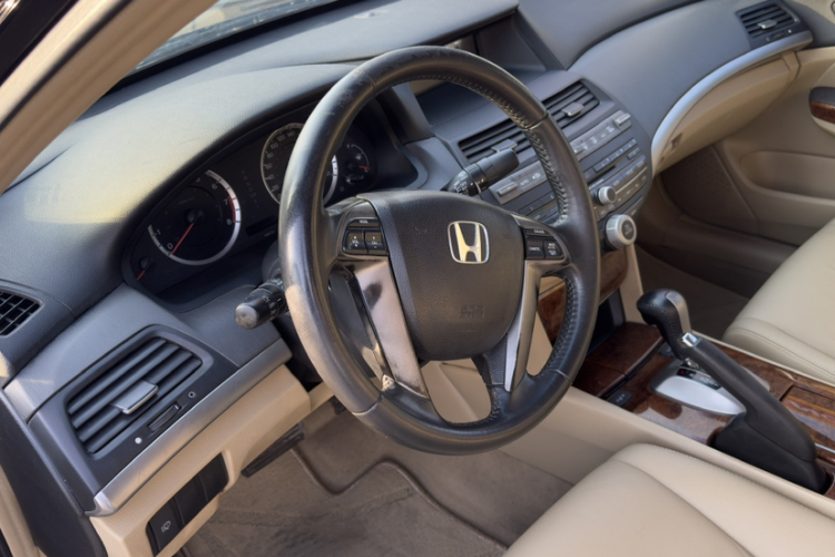 本田 雅阁 2012款 2.0L SE中控内饰7002