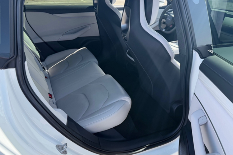 小米汽车 小米SU7 2024款 后驱超长续航高阶智驾Pro版中控内饰7008