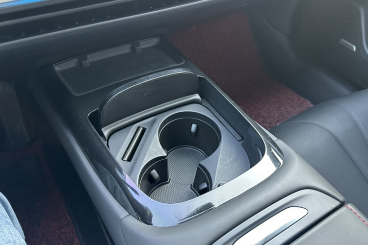 小鹏P7 2021款 480N中控内饰7001