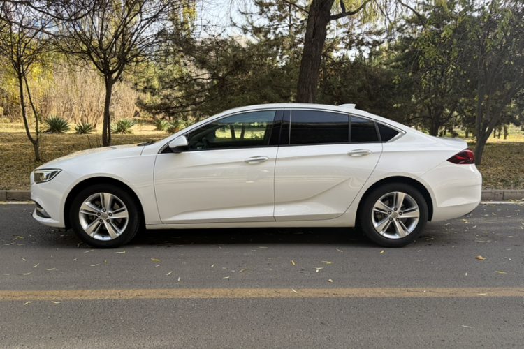 别克 君威 2019款 20T 精英型 国VI车身外观6001