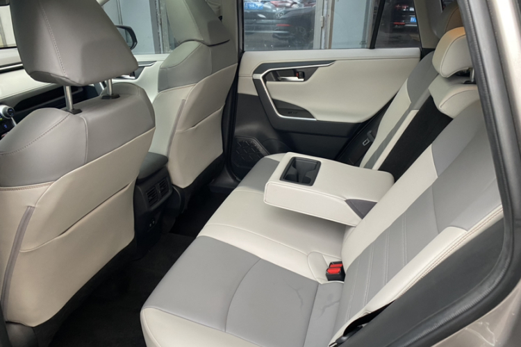 丰田 RAV4荣放 2020款 2.0L CVT四驱尊贵版中控内饰7003