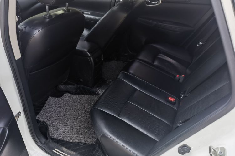 日产 轩逸 2019款 1.6XV CVT智联尊享版 国VI中控内饰7005