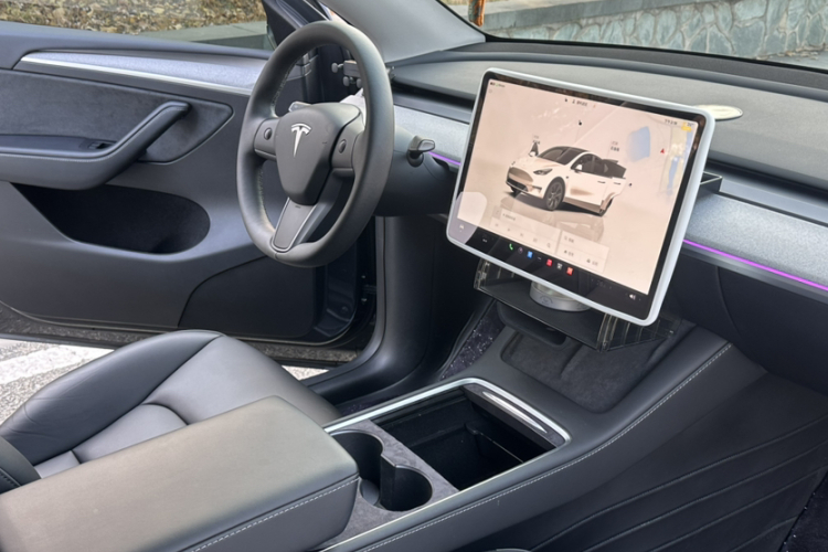 特斯拉 Model Y 2024款 后轮驱动版中控内饰7002
