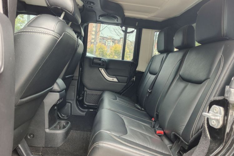 Jeep 牧马人 2015款 3.0L Sahara 四门舒享版中控内饰7002