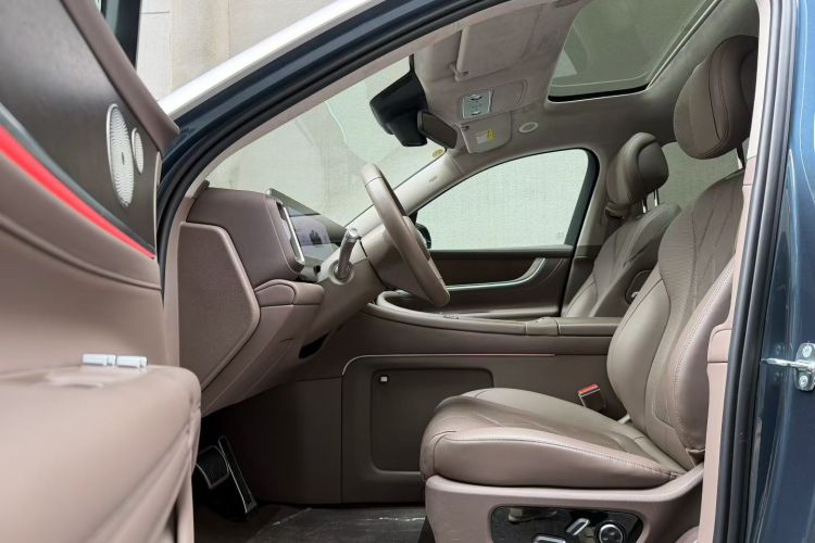 鸿蒙智行 问界M9 2024款 增程 Ultra版 52kWh 5座版中控内饰7001