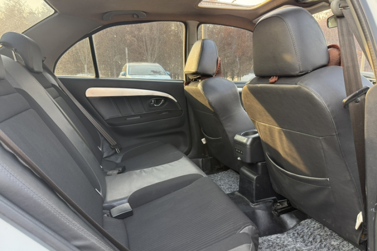 东南 V3菱悦 2015款 1.5L 手动风采版中控内饰7007