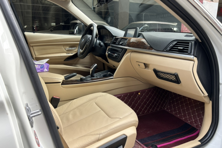 宝马3系 2013款 328Li 时尚型中控内饰7009