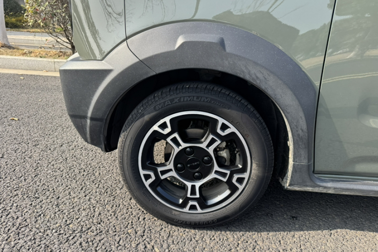 吉利银河 2025款 210km 熊猫骑士车身外观6005