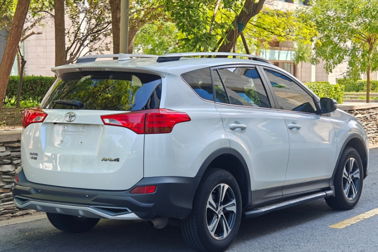 丰田 RAV4荣放 2015款 2.0L CVT两驱风尚版车身外观6005