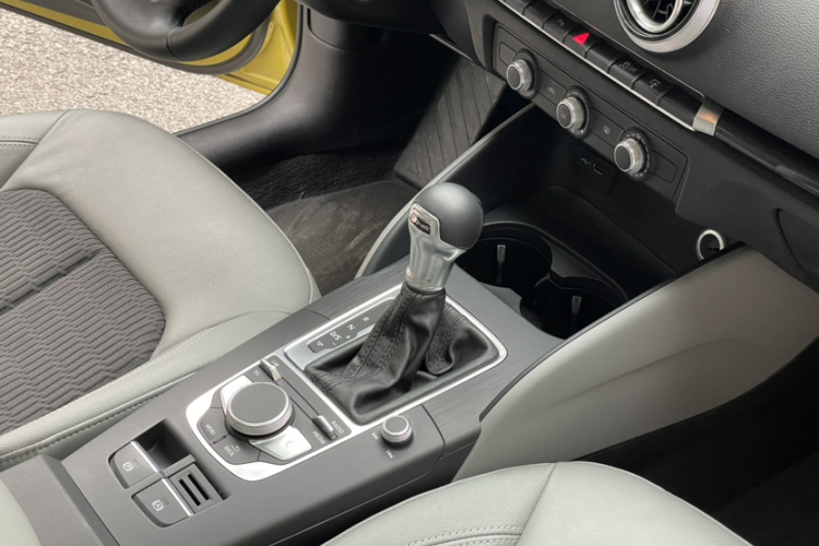 奥迪A3 2017款 Sportback 35 TFSI 时尚型中控内饰7009