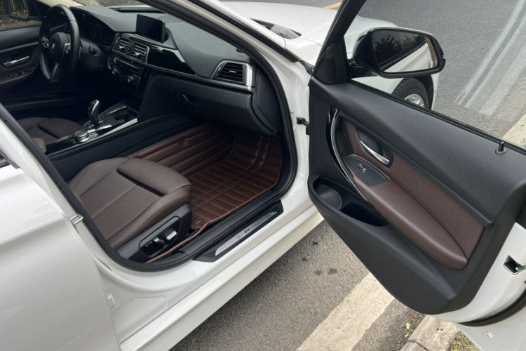 宝马3系 2019款 320Li M运动套装中控内饰7008