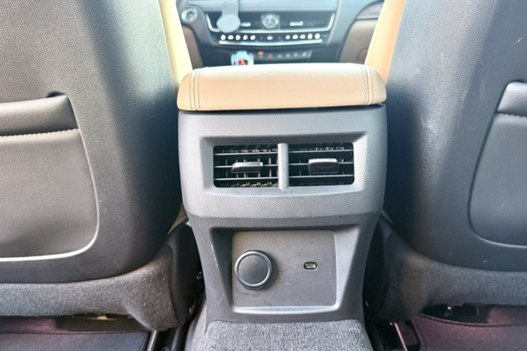 凯迪拉克CT5 2024款 28T 尊贵型中控内饰7007