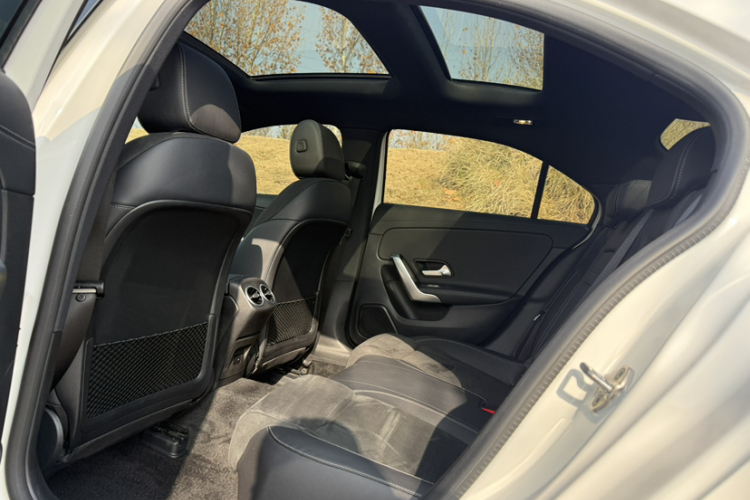 奔驰A级 2022款 改款三 A 200 L 运动轿车时尚型中控内饰7004