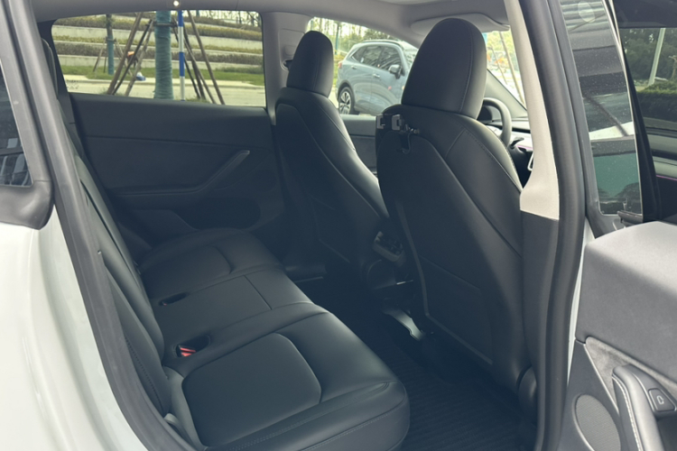 特斯拉 Model Y 2024款 后轮驱动版中控内饰7003