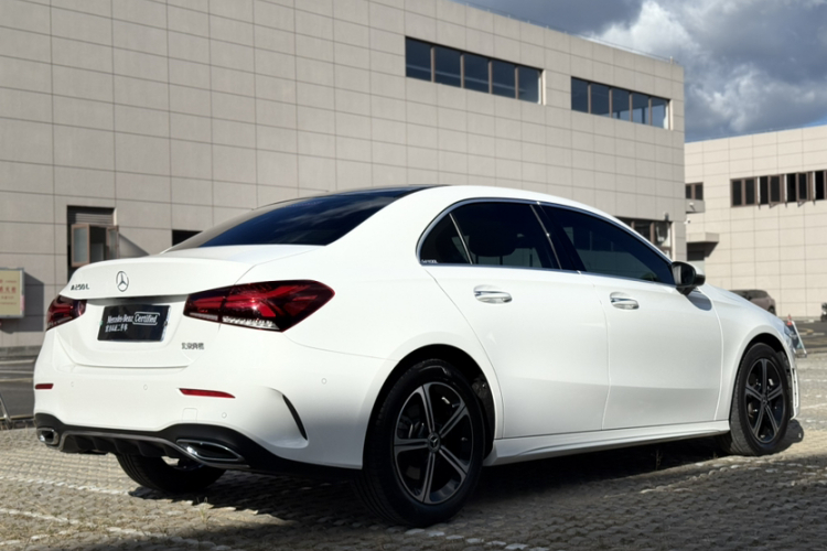 奔驰A级 2022款 改款三 A 200 L 运动轿车时尚型车身外观6003