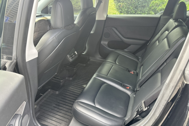 特斯拉 Model Y 2022款 后轮驱动版中控内饰7002