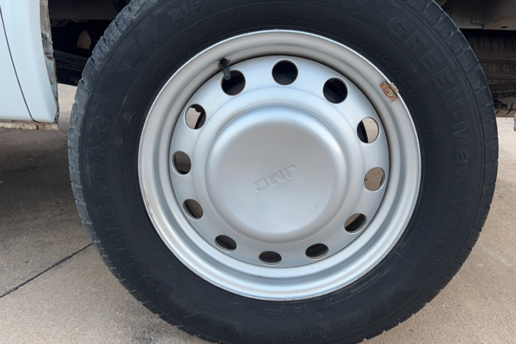 江铃 特顺 2019款 2.8T商运型短轴中顶6座国VI JX493局部细节13