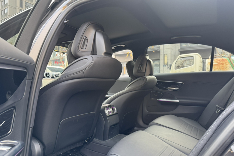 奔驰C级 2023款 改款 C 260 L 运动版中控内饰7003