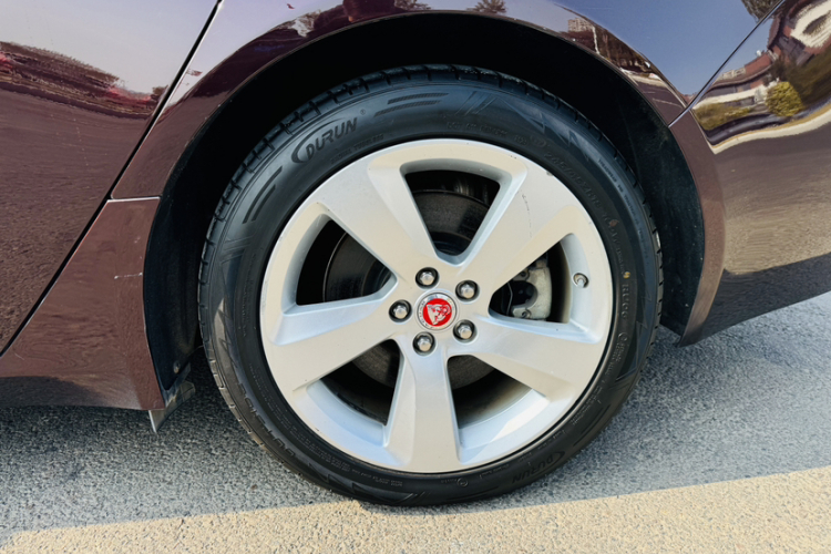 捷豹XFL 2018款 XFL 2.0T 200PS 精英版车身外观6008