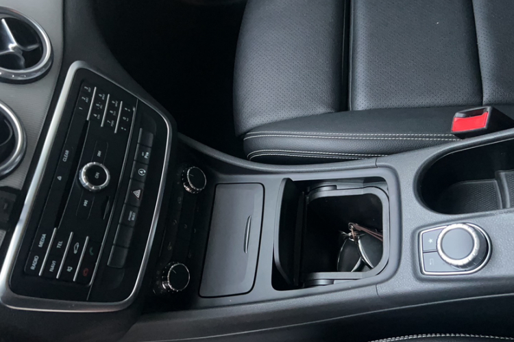 奔驰GLA 2016款 GLA 200 时尚型中控内饰7001