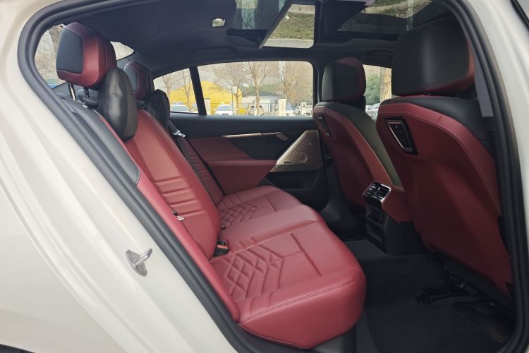 宝马5系 2024款 530Li 尊享型 M运动套装中控内饰7010