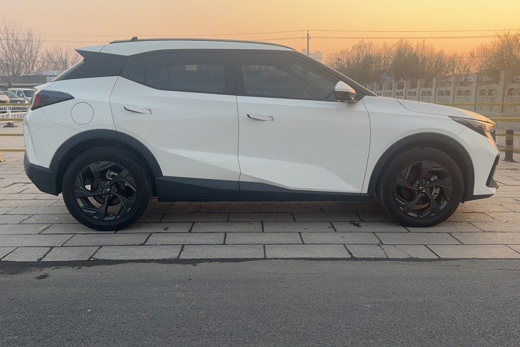 广汽传祺 传祺GS3 2023款 影速 270T 劲智版车身外观6003