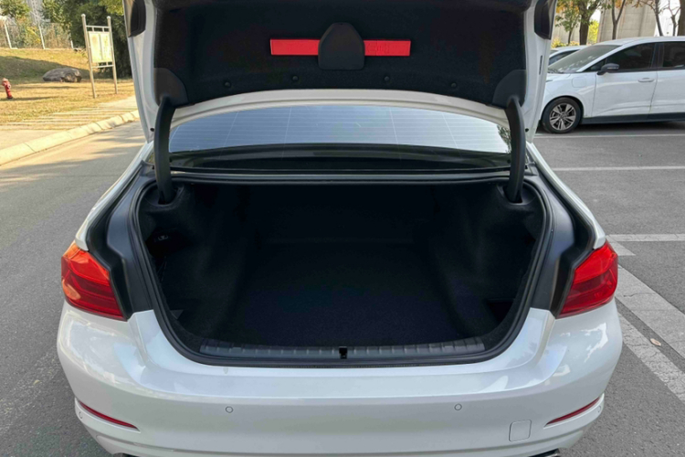 宝马5系 2018款 528Li 上市特别版局部细节23