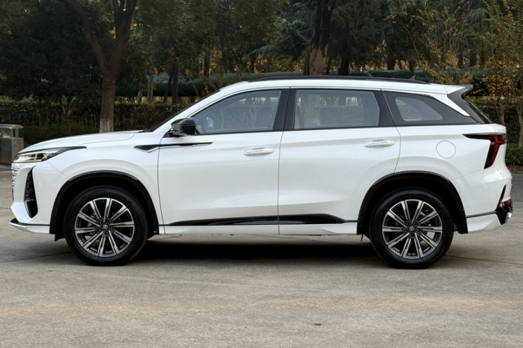 长安CS75 PLUS 2024款 第三代 冠军版 1.5T 智驾劲航型车身外观6005